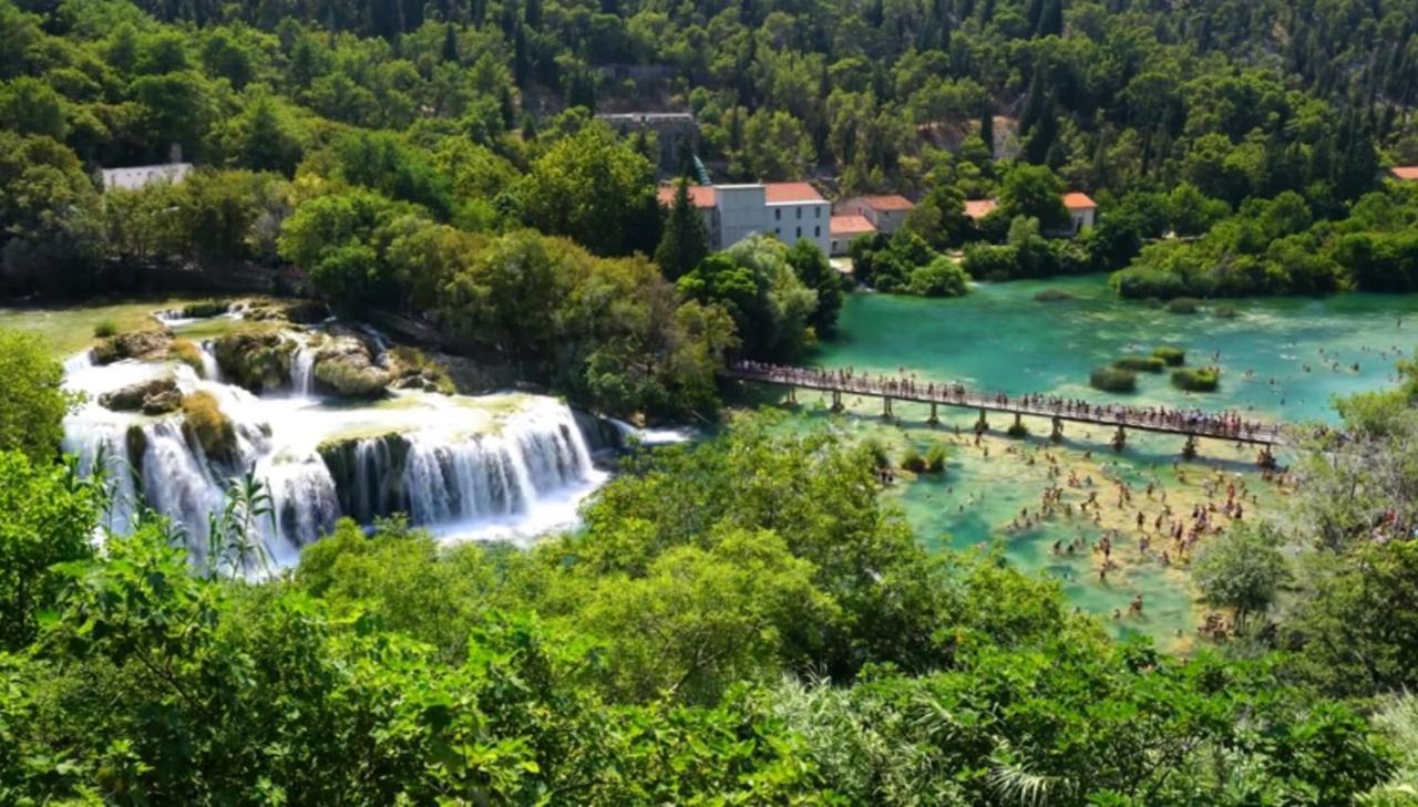 Sunny Holiday House With Pool Kaštela Εξωτερικό φωτογραφία