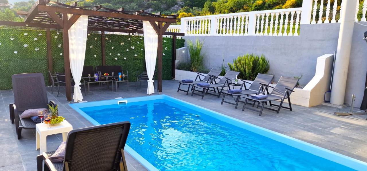 Sunny Holiday House With Pool Kaštela Εξωτερικό φωτογραφία