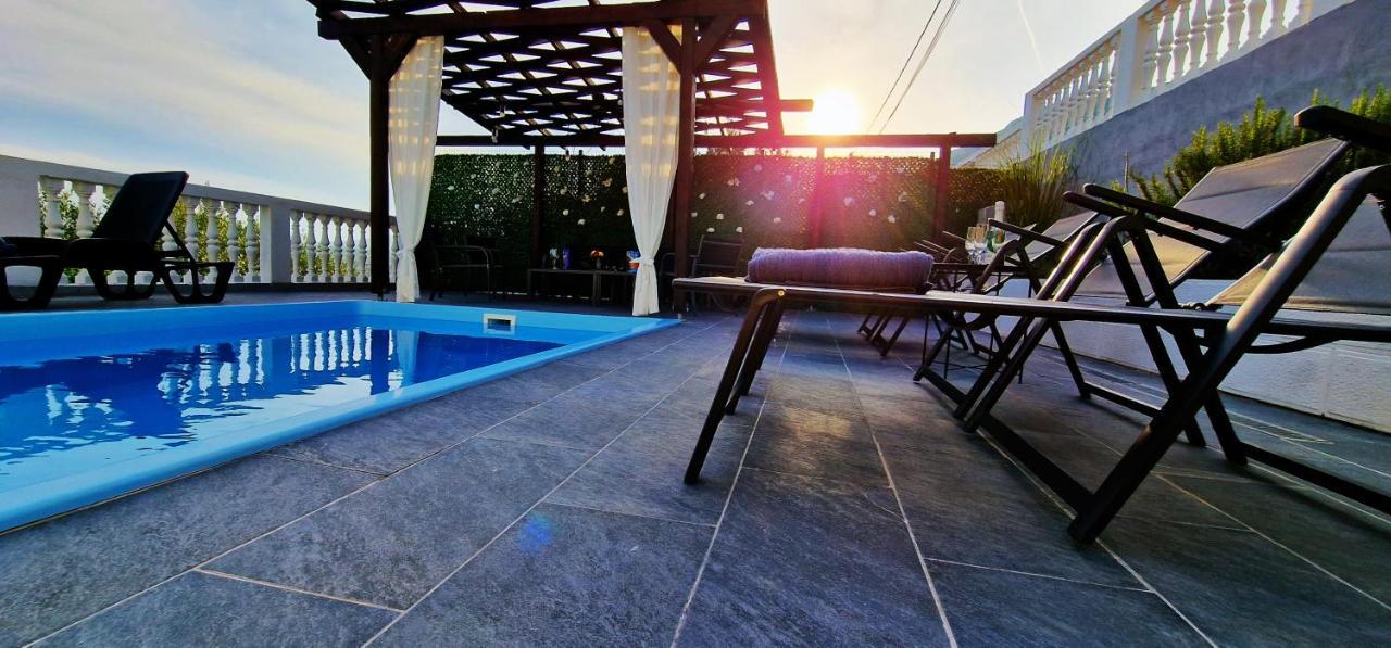 Sunny Holiday House With Pool Kaštela Εξωτερικό φωτογραφία