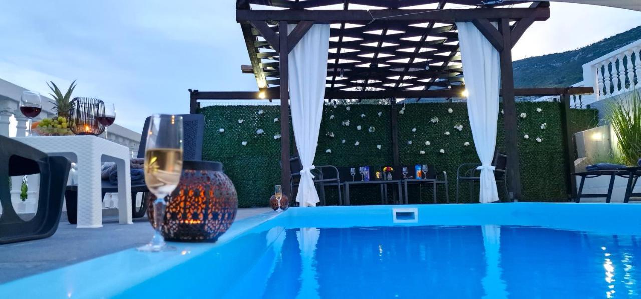 Sunny Holiday House With Pool Kaštela Εξωτερικό φωτογραφία