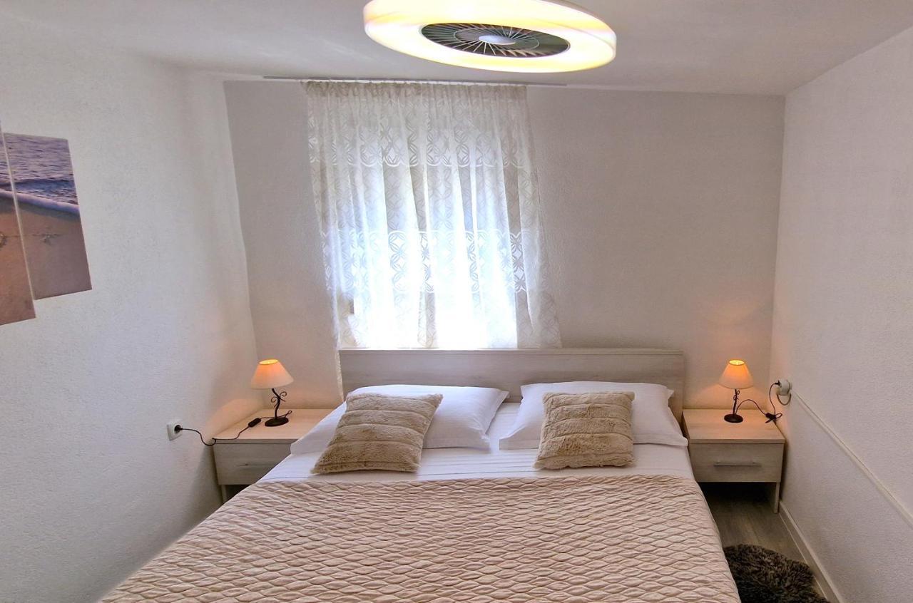 Sunny Holiday House With Pool Kaštela Εξωτερικό φωτογραφία