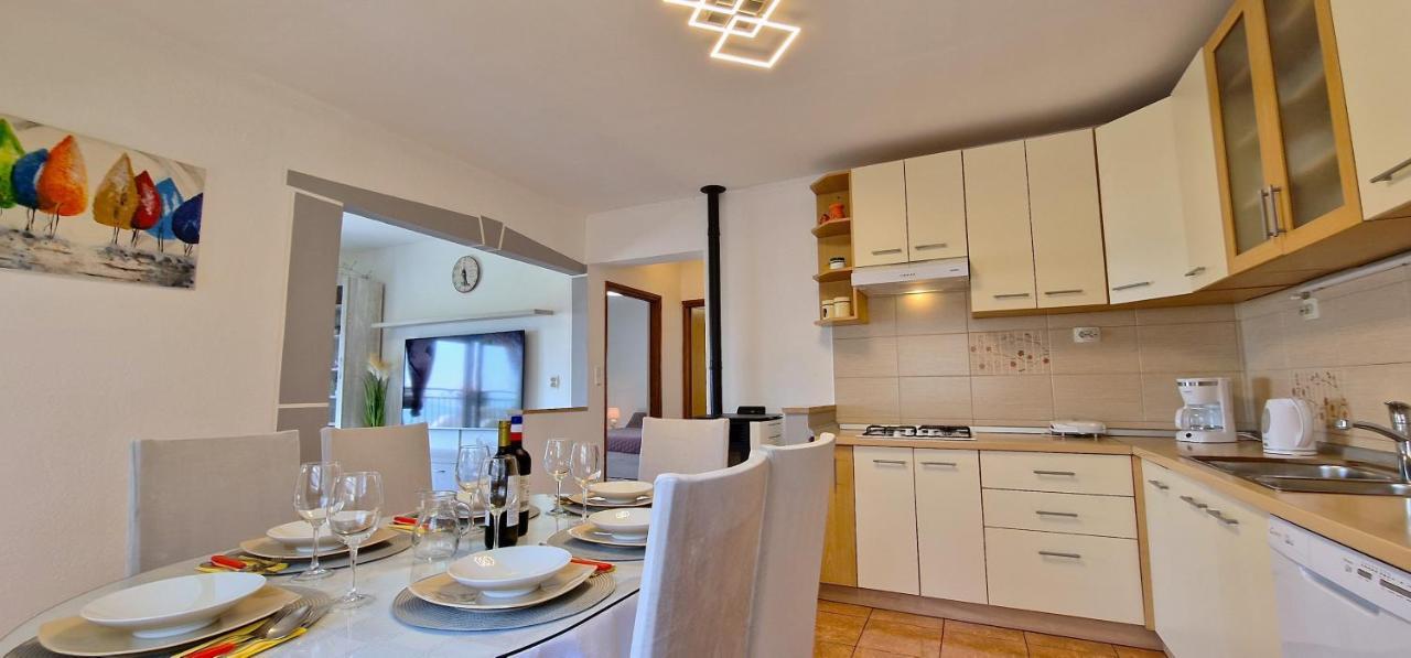 Sunny Holiday House With Pool Kaštela Εξωτερικό φωτογραφία