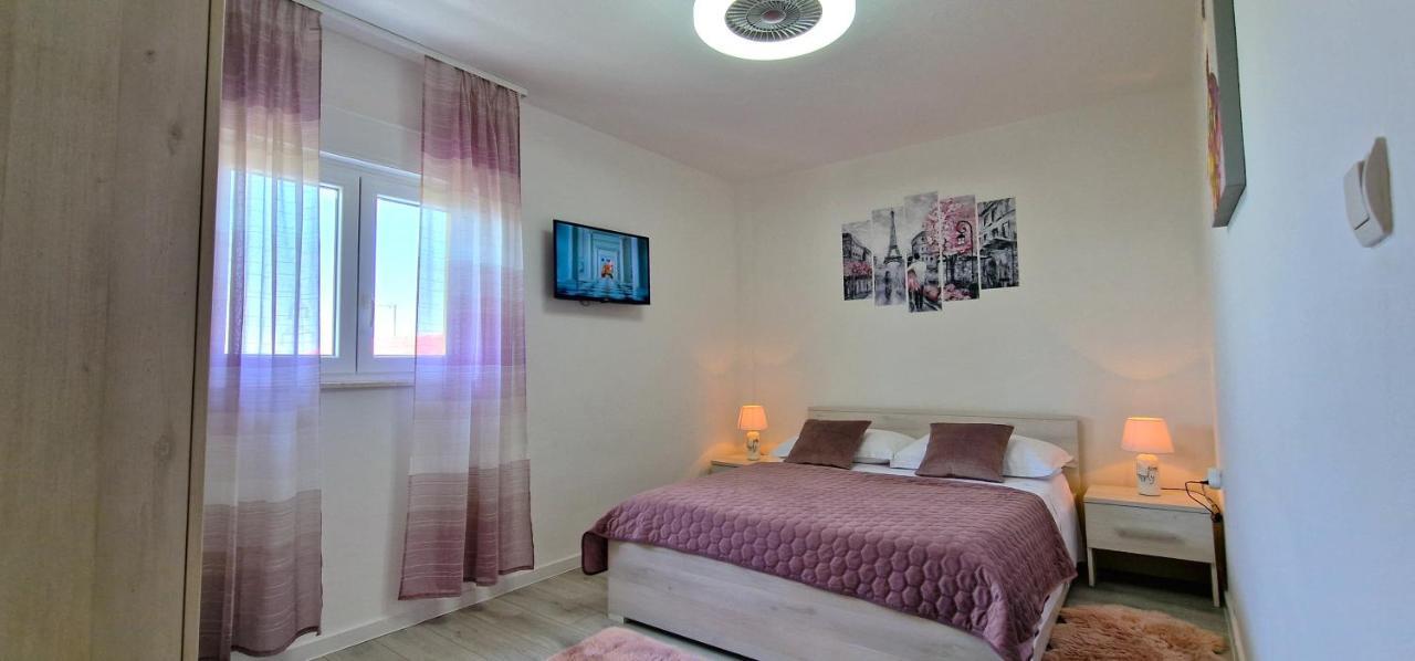 Sunny Holiday House With Pool Kaštela Εξωτερικό φωτογραφία