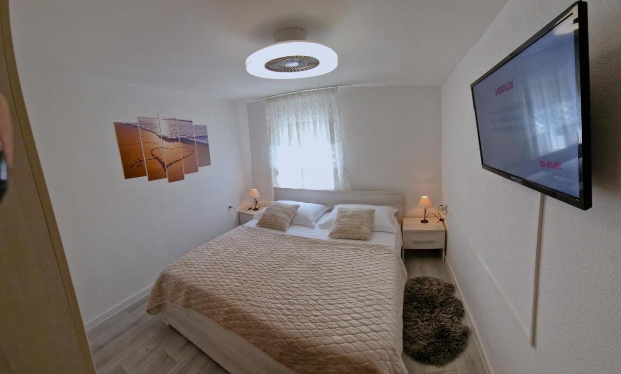 Sunny Holiday House With Pool Kaštela Εξωτερικό φωτογραφία