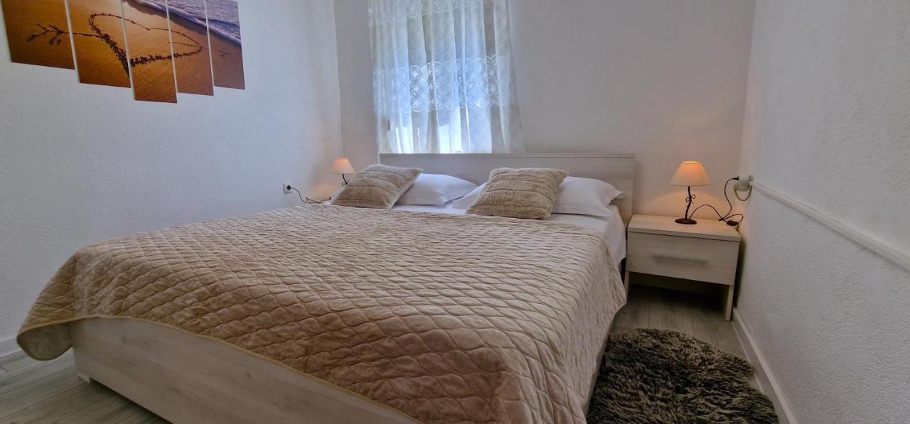 Sunny Holiday House With Pool Kaštela Εξωτερικό φωτογραφία