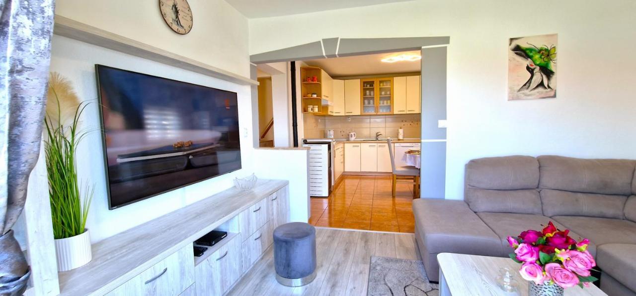 Sunny Holiday House With Pool Kaštela Εξωτερικό φωτογραφία